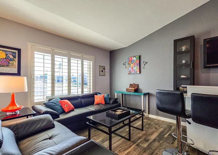 Pool & Personal Bar! 4 Mi To Downtown Holiday home Mesa