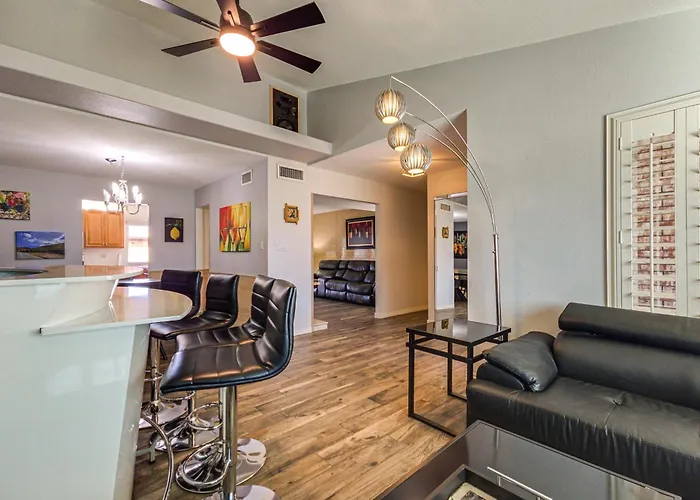 Pool & Personal Bar! 4 Mi To Downtown Holiday home Mesa