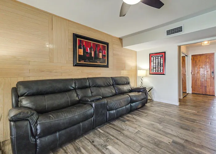 Holiday home Pool & Personal Bar! 4 Mi To Downtown *