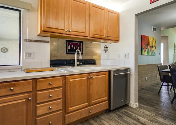 Holiday home Pool & Personal Bar! 4 Mi To Downtown Mesa