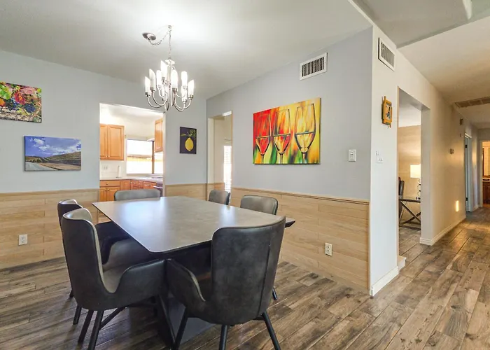 Holiday home Pool & Personal Bar! 4 Mi To Downtown *