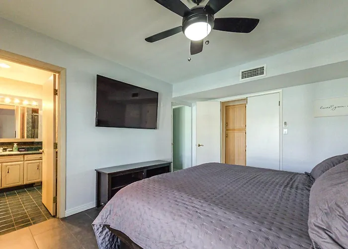 Pool & Personal Bar! 4 Mi To Downtown