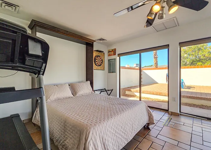 Holiday home Pool & Personal Bar! 4 Mi To Downtown