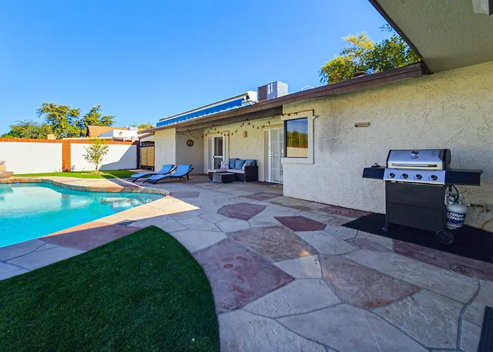 Pool & Personal Bar! 4 Mi To Downtown Holiday home Mesa