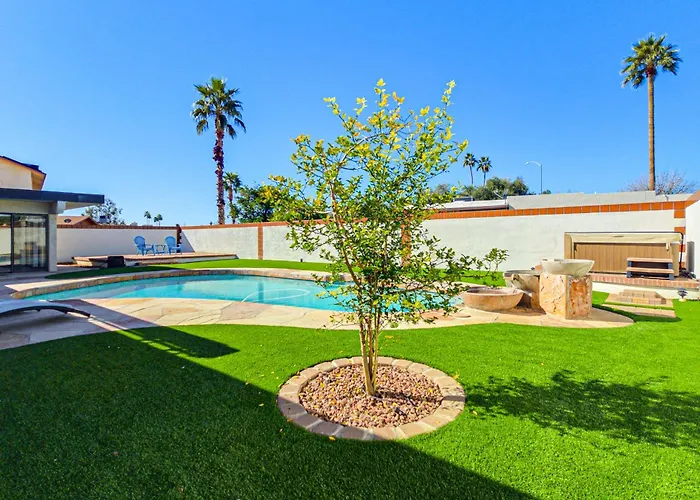 Pool & Personal Bar! 4 Mi To Downtown Holiday home *